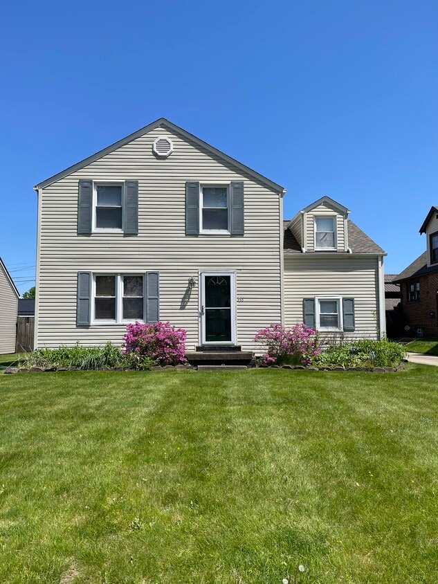 Primary Photo - 356 Montrose Ave NW