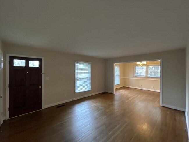 Foto del edificio - 701 Hollis Rd