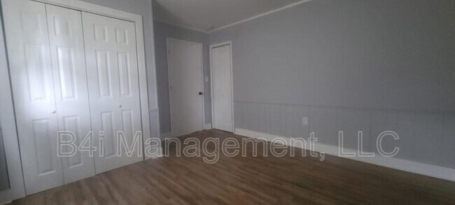 Building Photo - 214 Grady Ave NE
