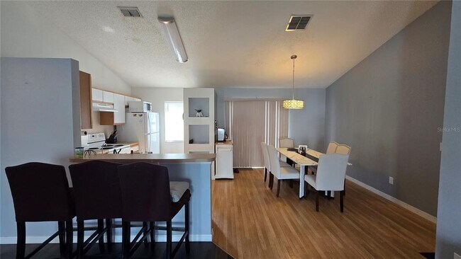 Building Photo - 1905 Myakka Ct