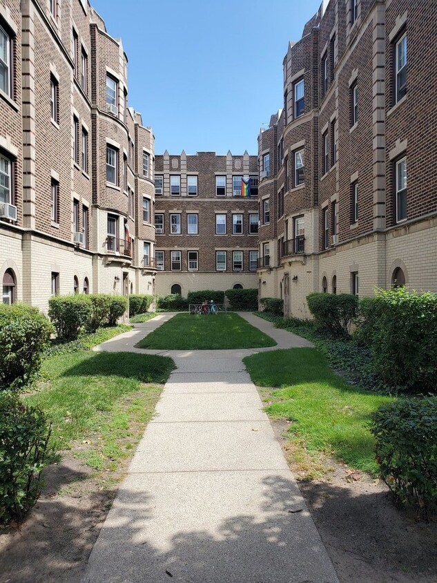 Foto principal - 2201 Maple Ave