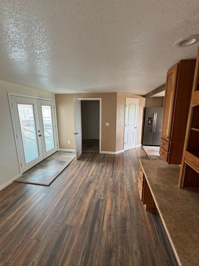 Building Photo - 4 Bedroom 2 Bath - Quiet country Property