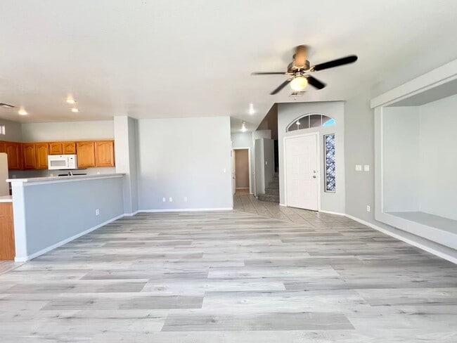 Building Photo - Beautifully updated home