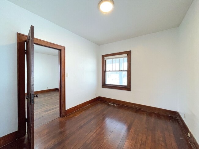 Building Photo - 111 E 9th Ave