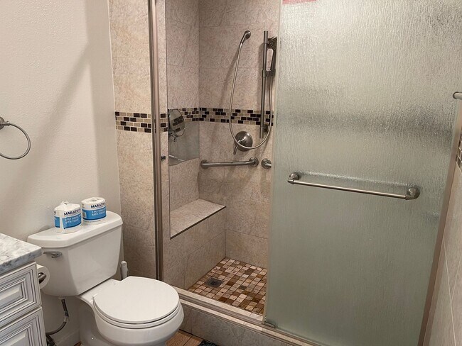 Foto del edificio - Beautiful Home in Westminster for Lease