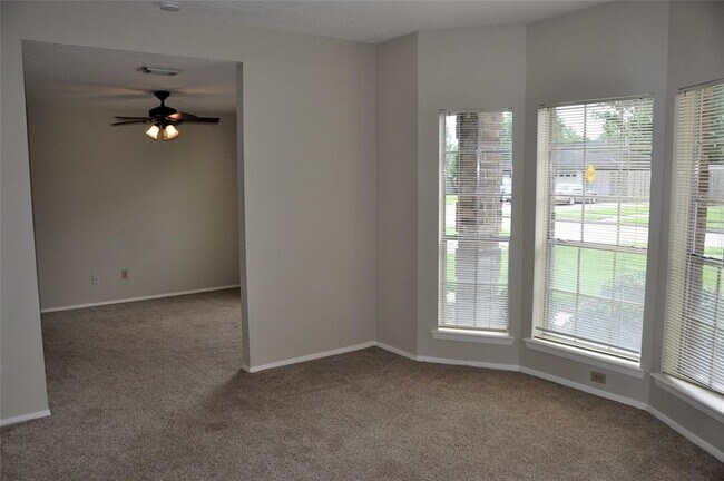 Foto del edificio - 1101 W Castlewood Ave
