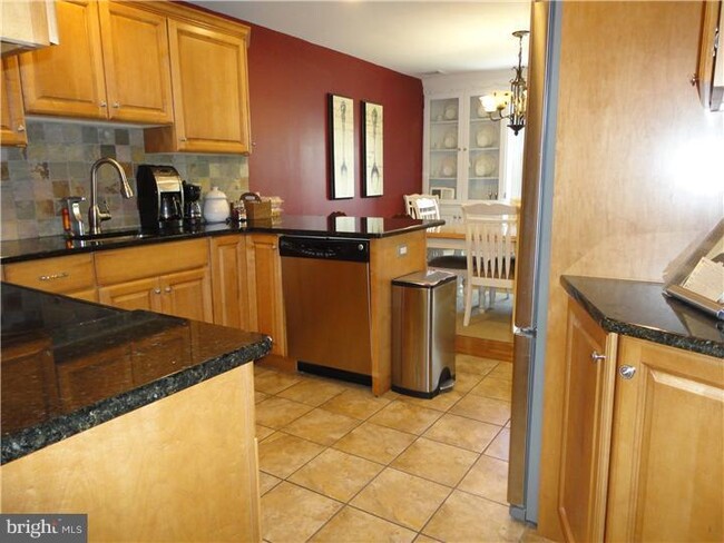 Building Photo - 204 Greenbriar Ln