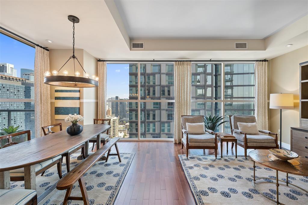 Foto principal - 98 San Jacinto Blvd