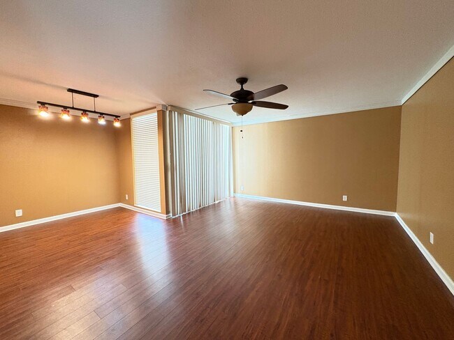 Foto del edificio - Modern Condo in Prime College Area Location