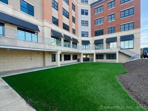 Foto principal - 215 Stillwater Ave