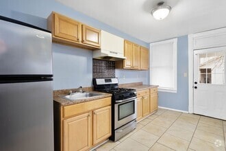 Building Photo - 1308 Hays St