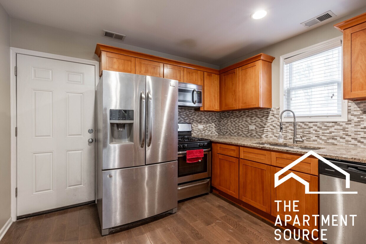 Foto principal - 1530 N Greenview Ave
