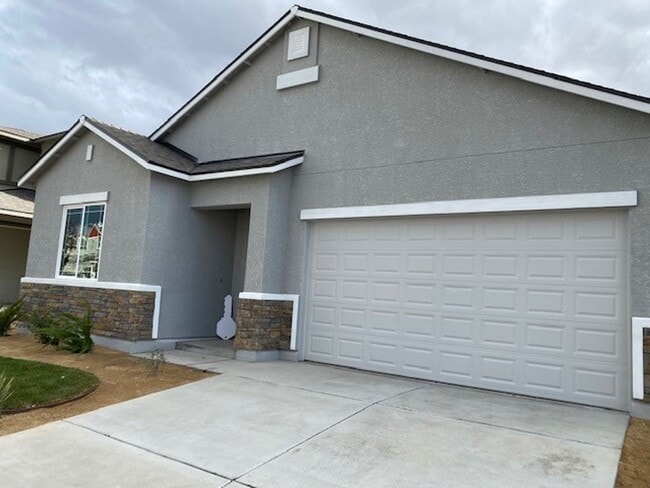 Building Photo - Nearly New DR Horton Home 3 Bedroom, 2 Bath, 2 Car Garage