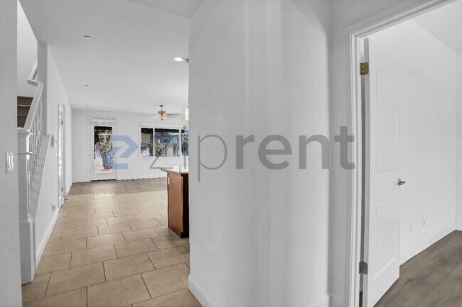 Building Photo - Unit