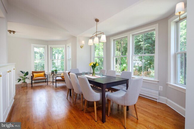 Foto del edificio - 4444 Alton Pl NW