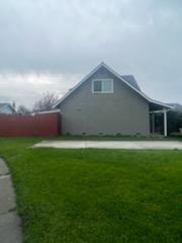 Foto principal - Corner lot home!