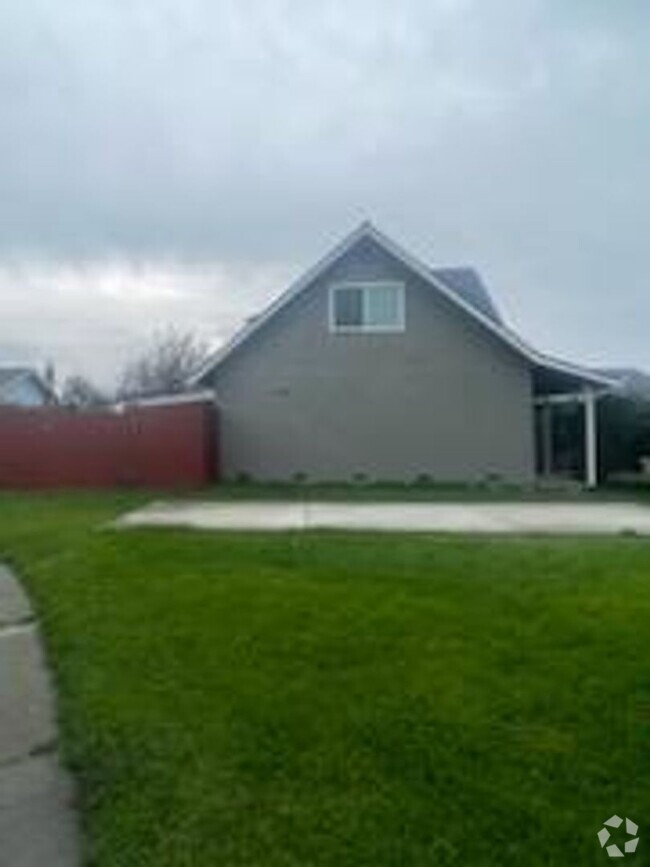 Building Photo - 2728 Marigold Dr