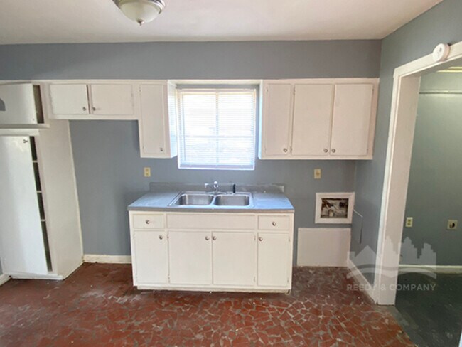 Foto del edificio - 2463 Brewster Ave