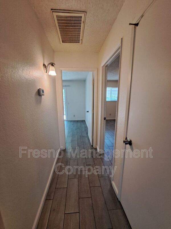 Building Photo - 2318 N Angus Ave