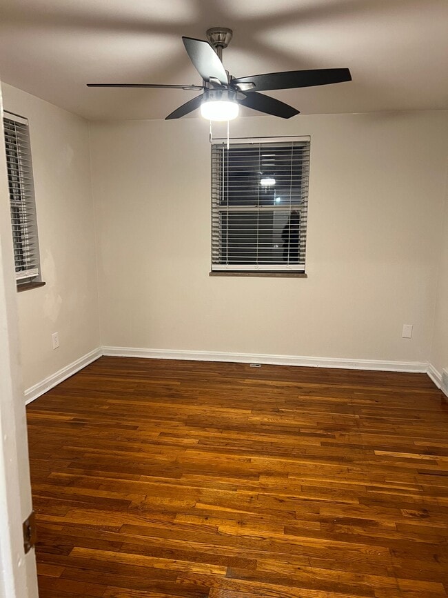 Building Photo - 400 Main St