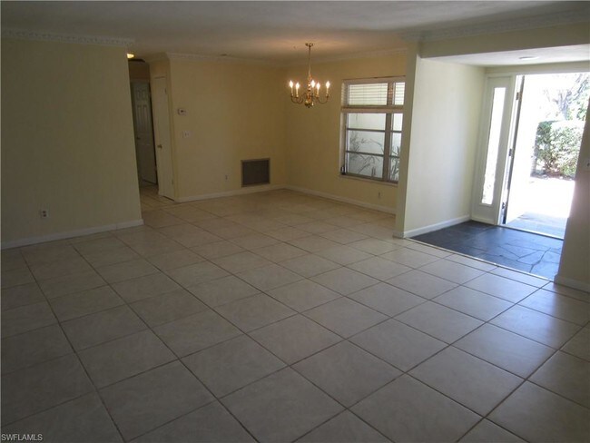 Building Photo - 5661 Eichen Cir