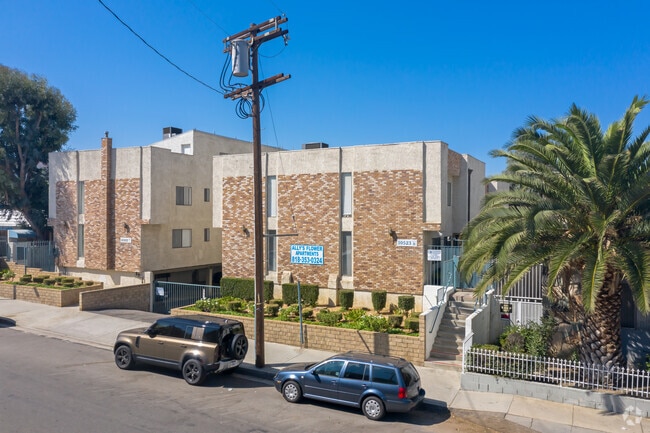Foto del edificio - Ally's Flower Apartments