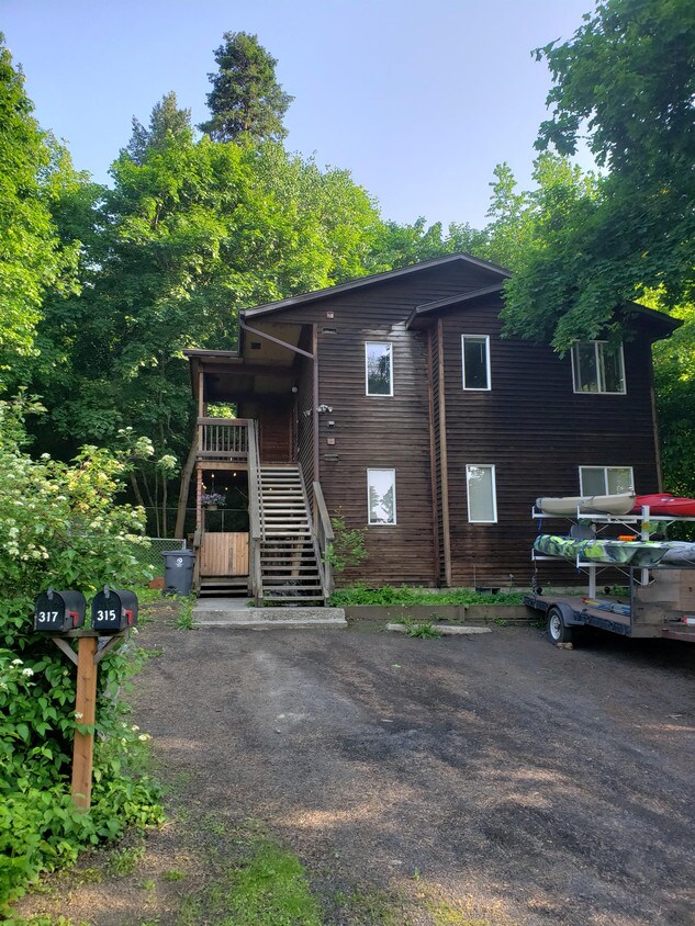 Primary Photo - 317 E C St