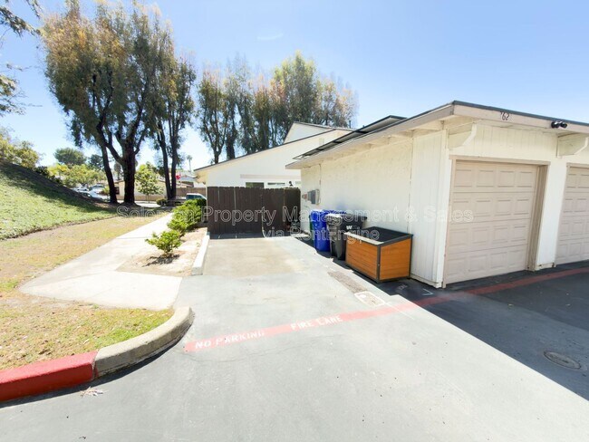 Foto del edificio - 3623 Harbor Crest Way
