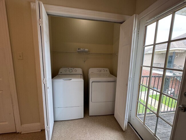 Foto del edificio - 3 Bedroom / 2 Bath for Lease in Denham Spr...