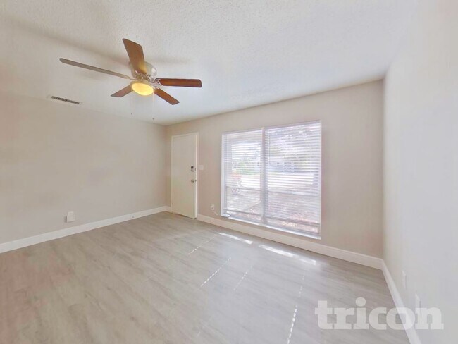 Foto del edificio - 2541 Brampton Ct