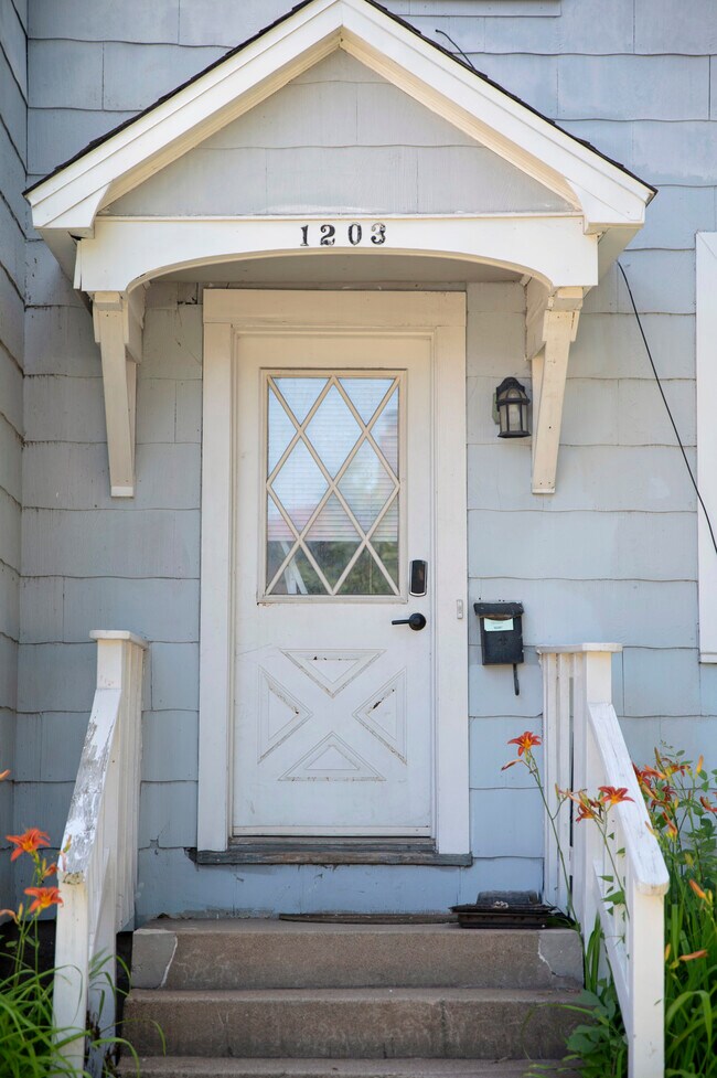 Foto del edificio - 1203 S Farwell St