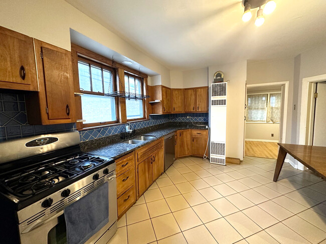 Foto del edificio - 2416 N Artesian Ave