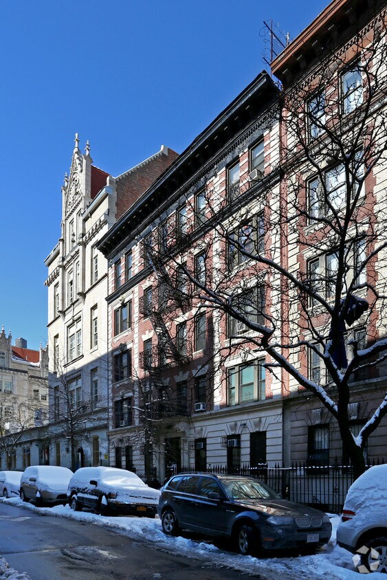 Foto del edificio - 215 W 108th St