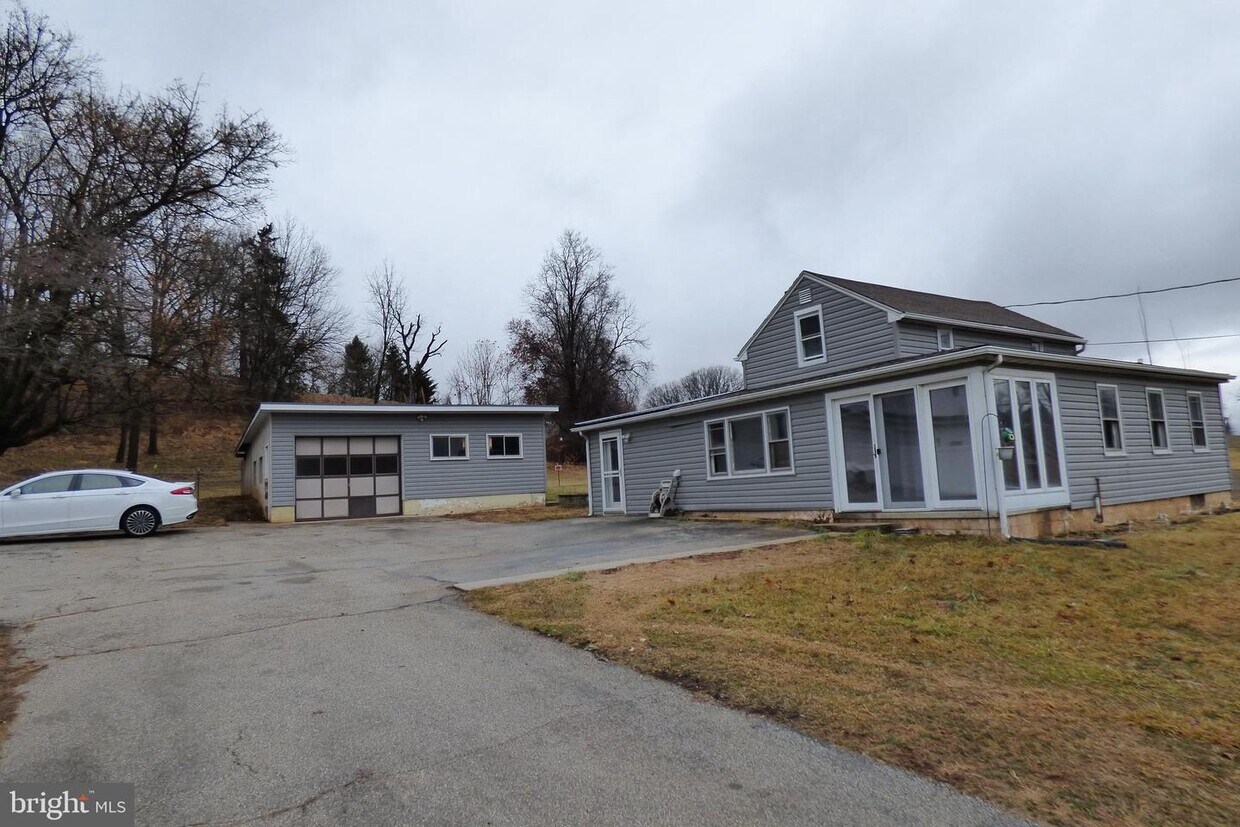 277 Old Hanover Rd, Spring Grove, PA 17362 House Rental in Spring