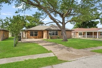 Building Photo - 2409 Estate Dr