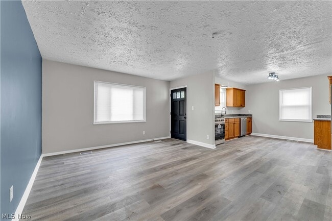 Foto del edificio - 4026 W 144th St