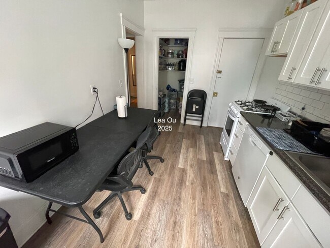 Foto del edificio - SEPT NO BROKER FEE 3bed split in Brighton-...