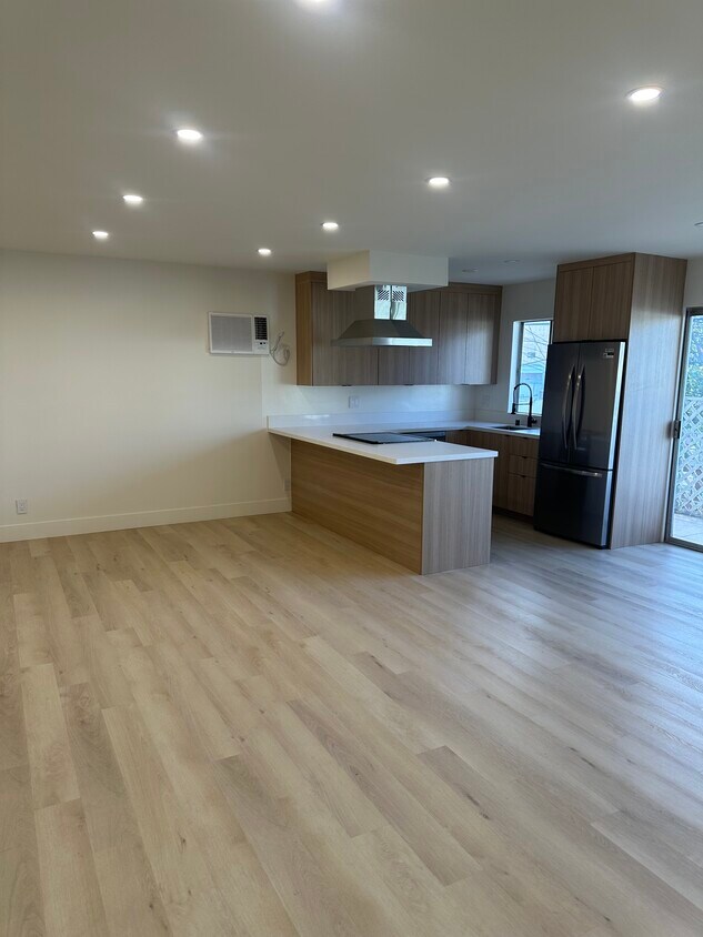 Foto principal - 8223 Blackburn Ave