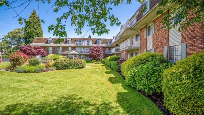 Photo du bâtiment - Fraser Tolmie Apartments