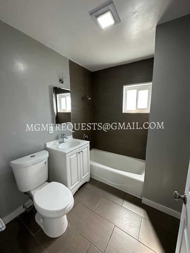 Foto del edificio - 11617 Kornblum Avenue, Unit 11621