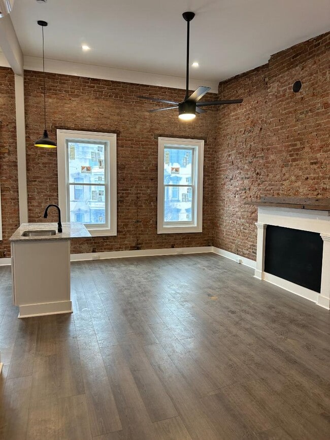 Building Photo - 297 Lark St
