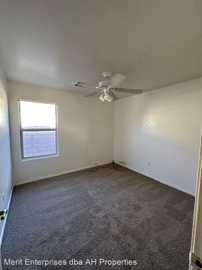 Building Photo - 3 br, 2 bath House - 2491 W IRONSTONE AVE
