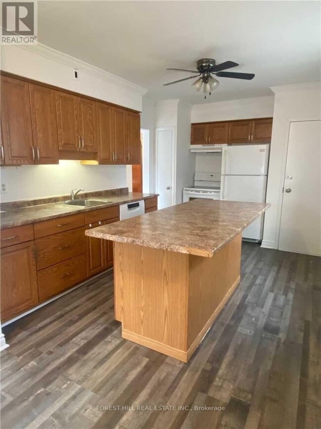 Building Photo - 125 Innisfil St