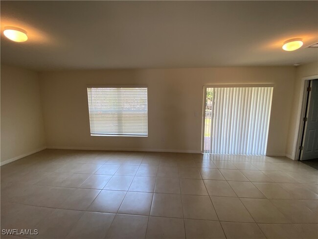 Foto del edificio - 3438 NE 8th Pl