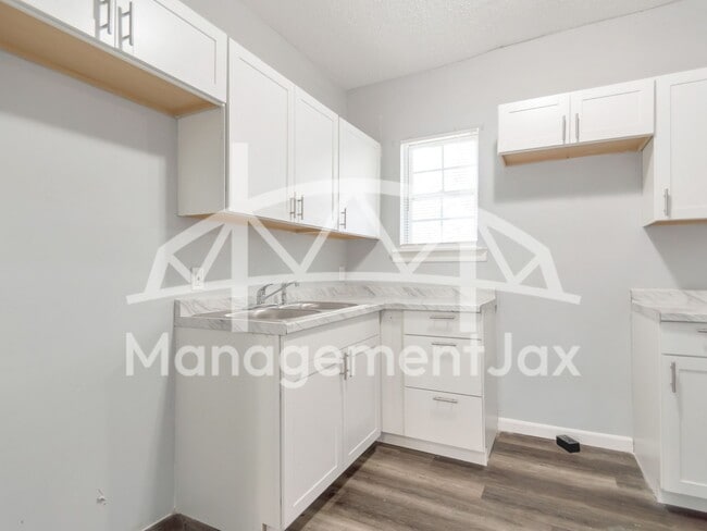 Building Photo - 1165 Hart St