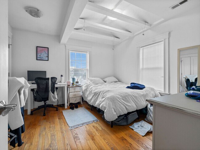 Foto del edificio - HOT MEDFORD LISTING!!!