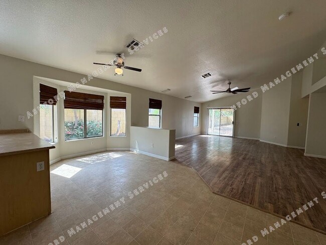 Building Photo - BEAUTIFUL 3 BEDROOM 2 BATHROOM HOME IN GOODYEAR