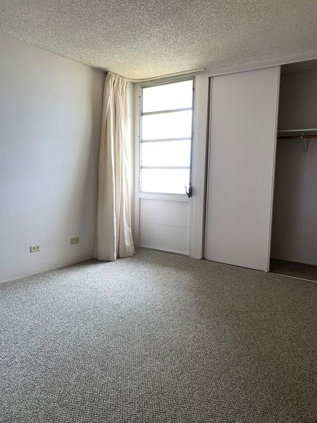 Foto del edificio - Century West: 2 Bed, 2 Bath Apartment with...