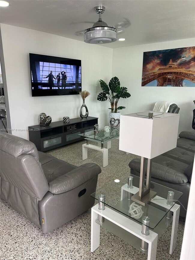 Foto del edificio - 17420 NW 47th Ct