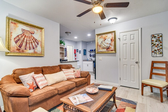 Building Photo - 1409 Maple St